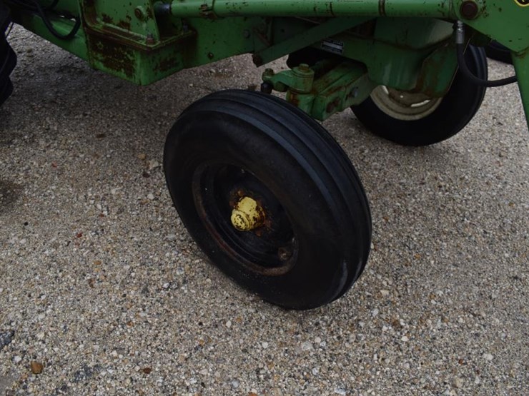 john-deere-2440-image-3