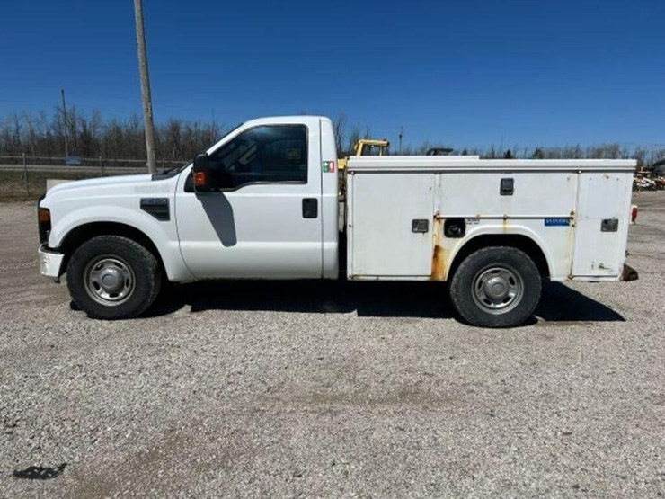 2010-ford-f250-xl-image-8