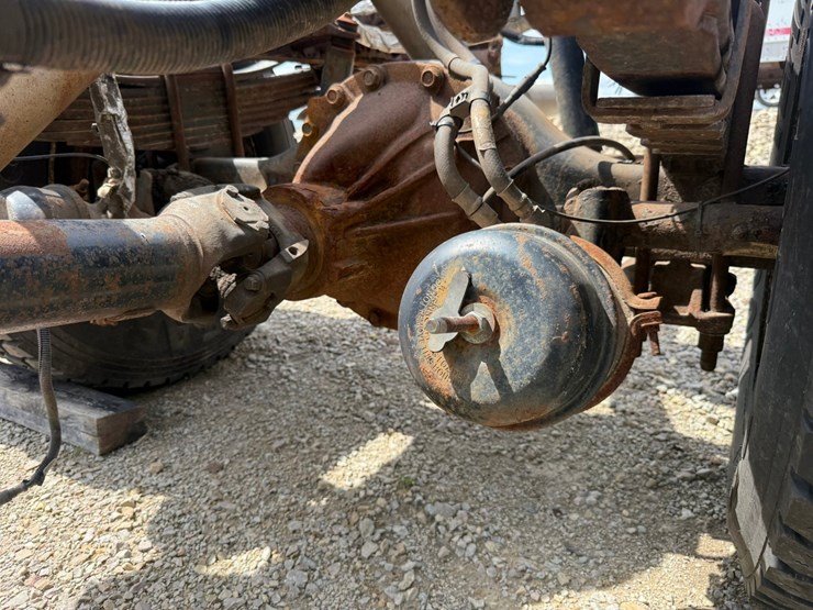 #1174-•-2015-freightliner-cab-and-chassis-image-46