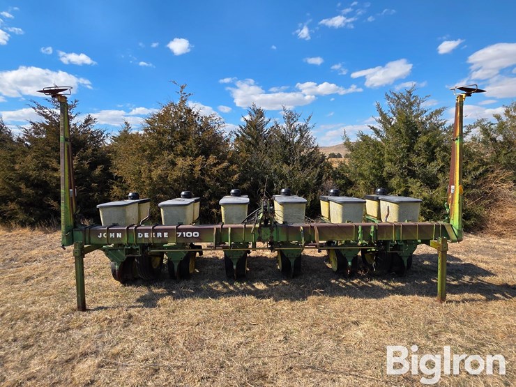 john-deere-7100-image-2