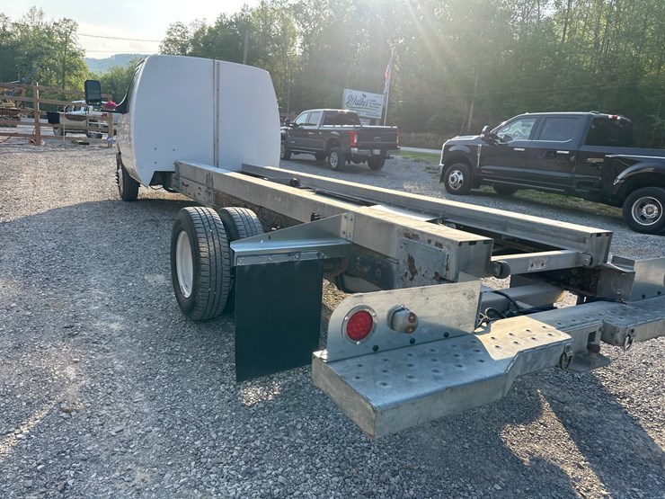 2011-ford-e450-image-3