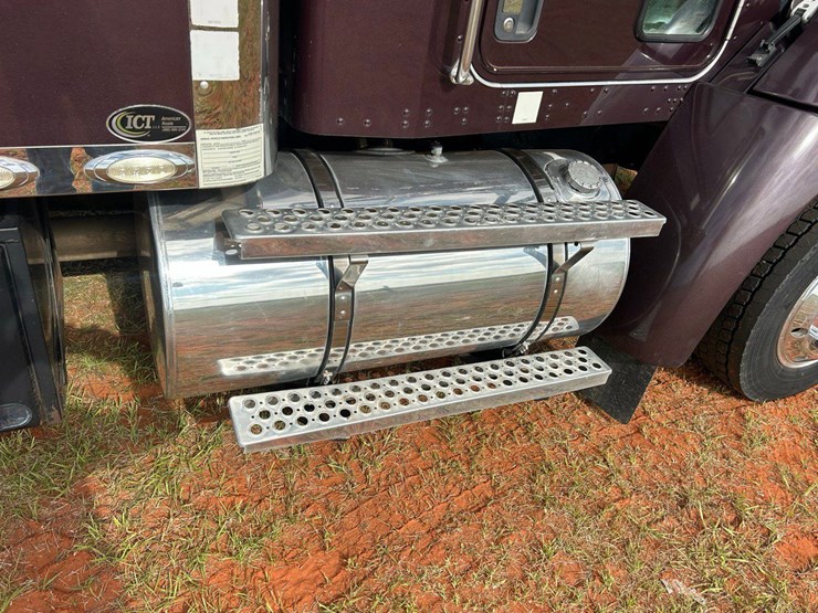 2009-kenworth-t300-image-34