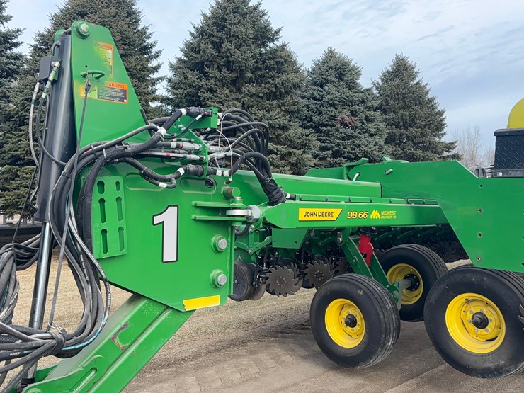 2024-john-deere-db66-image-8