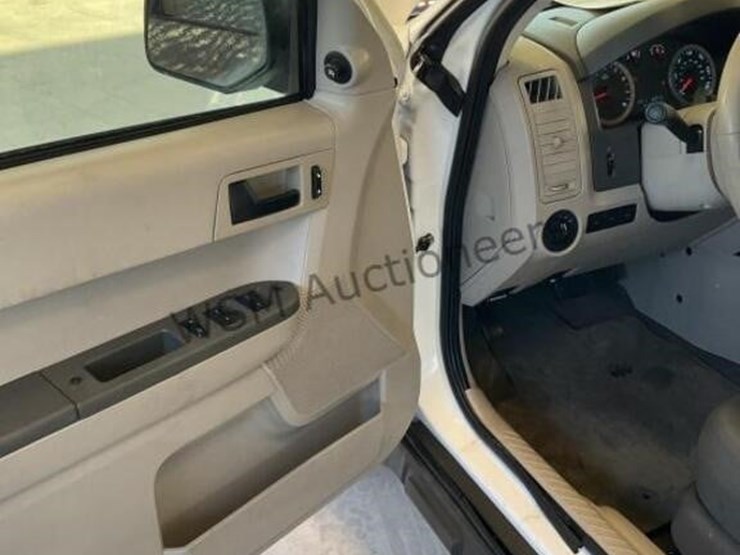 2011-ford-escape-xls-image-23