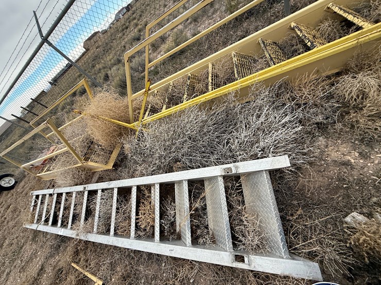 (1)-12'-extendable-aluminum,-(1)-15'-aluminum,-&-(2)-15'-steel-w/-hand-rails-rig-ladders-image-3