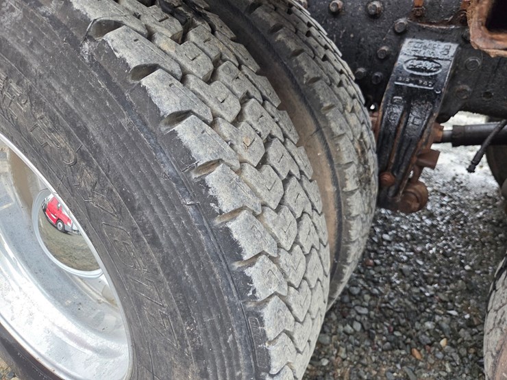 1995-peterbilt-357-image-97