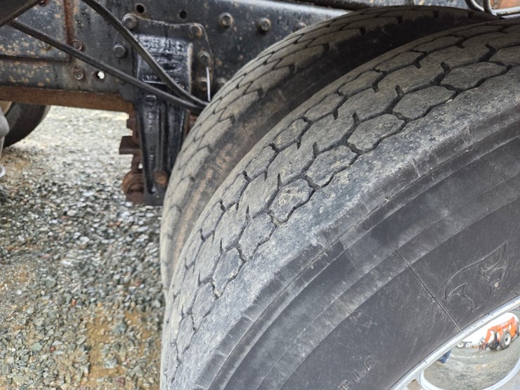 1995-peterbilt-357-image-101