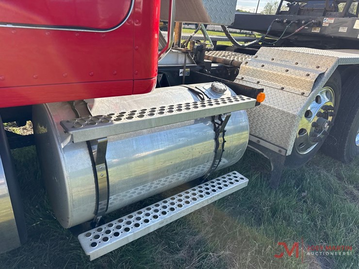 2017-kenworth-t880-image-11