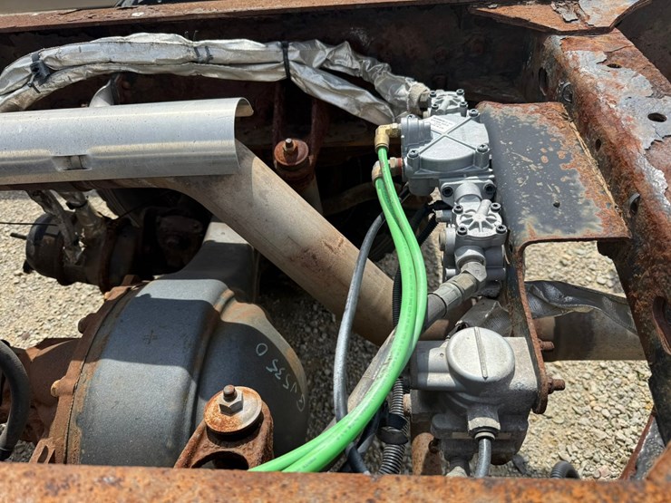 #1174-•-2015-freightliner-cab-and-chassis-image-44