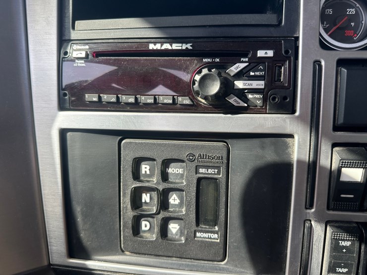 2019-massey-ferguson-8-image-33