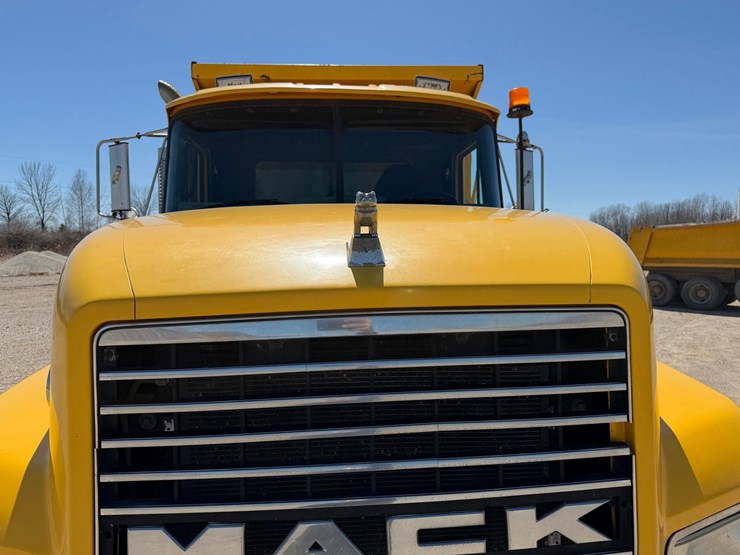 1995-mack-cl713-image-32