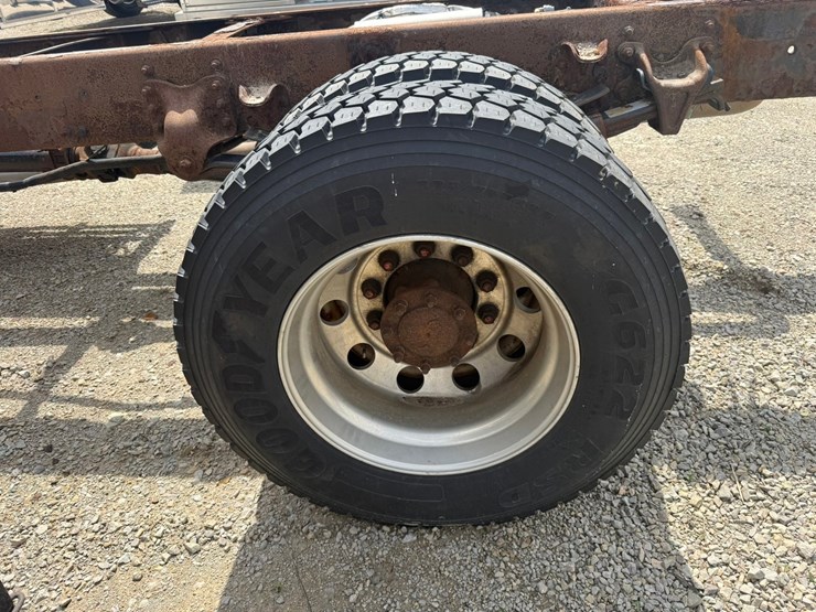 #1174-•-2015-freightliner-cab-and-chassis-image-65