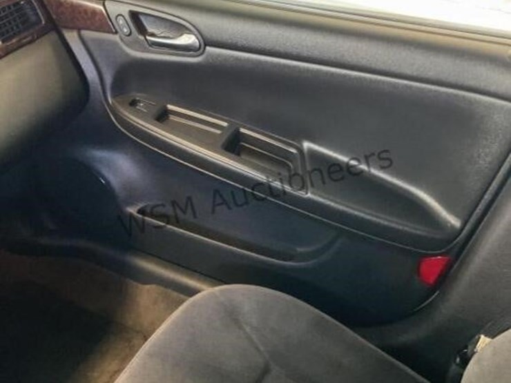 2016-chevrolet-impala-ls-sdn-image-19