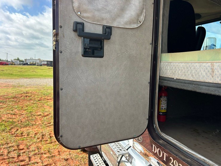 2009-kenworth-t300-image-13