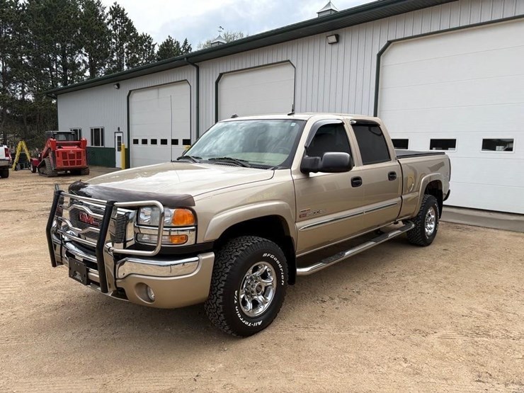 2004-gmc-sierra-2500-image-3