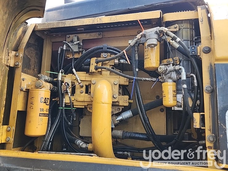 2005-caterpillar-330-image-35