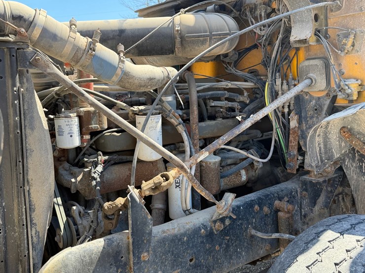 1995-mack-cl713-image-57