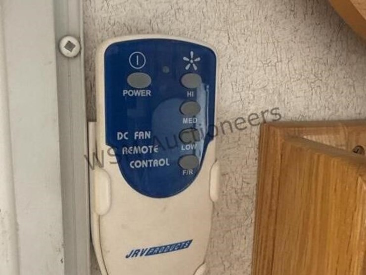 2005-thor-fury-toy-hauler-image-35