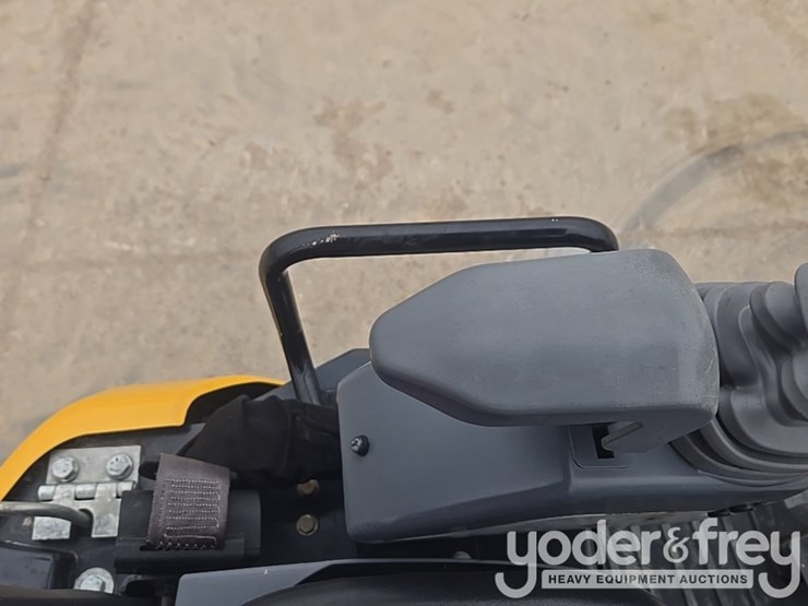 2022-deere-17g-image-47