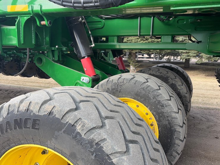 2024-john-deere-db66-image-11