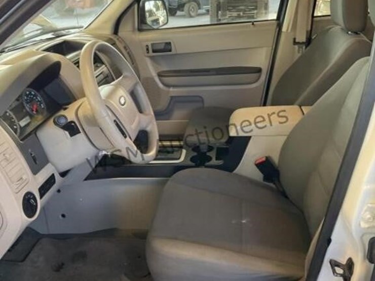 2011-ford-escape-xls-image-21