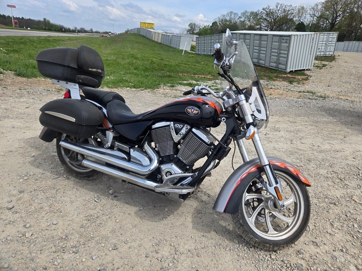 #23348-•-2006-victory-kingpin-motorcycle-image-4