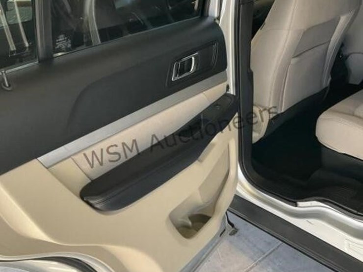 2018-ford-explorer-image-26