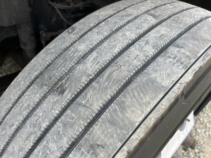 2009-volvo-10-image-68