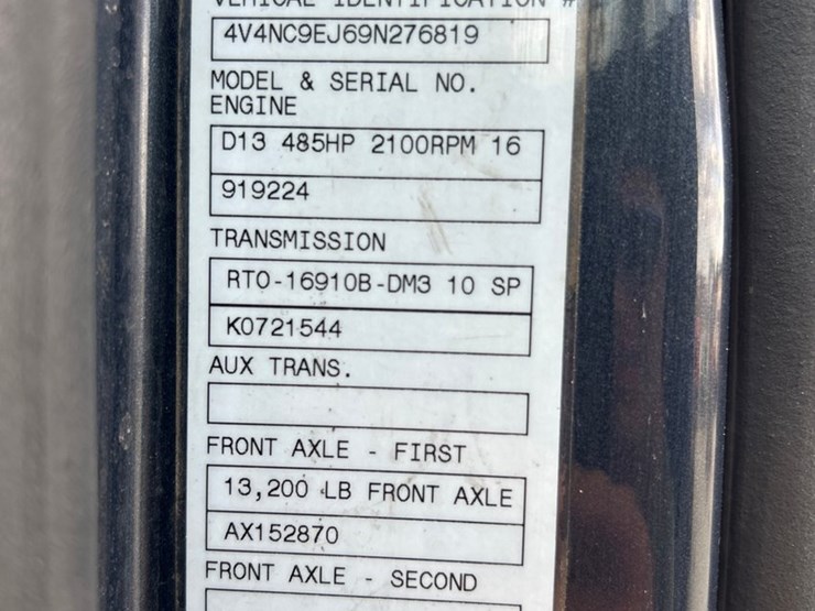 2009-volvo-10-image-79