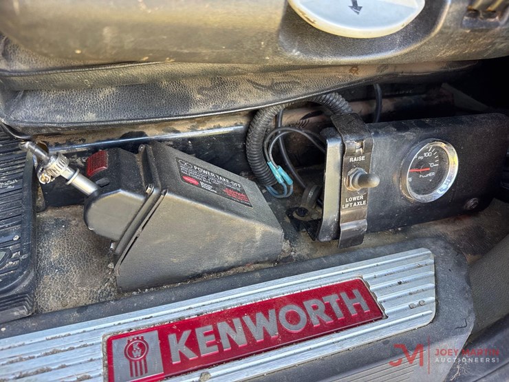 2017-kenworth-t880-image-52