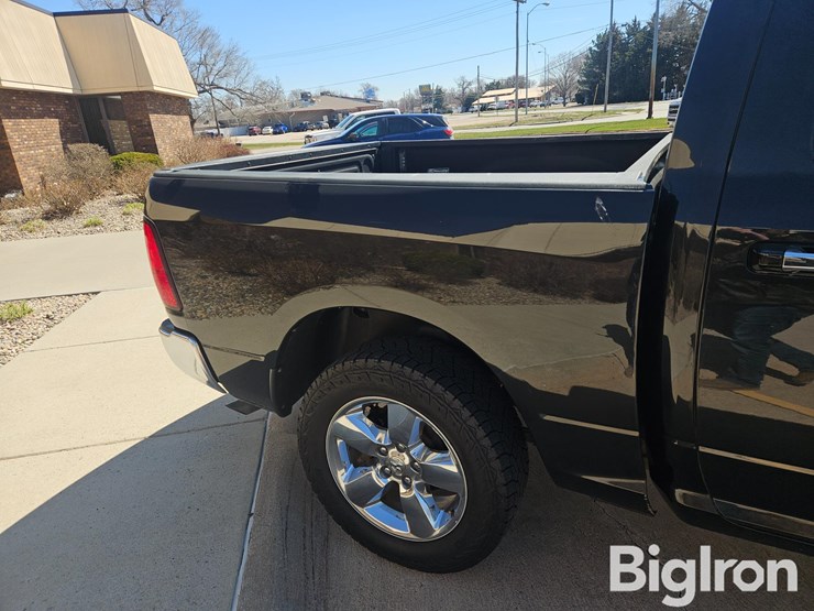 2017-ram-1500-big-horn-image-18