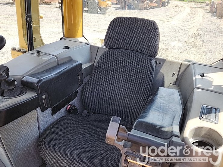 2006-caterpillar-d5n-xl-image-30