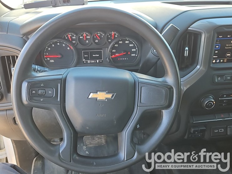 2022-chevrolet-2500hd-image-35