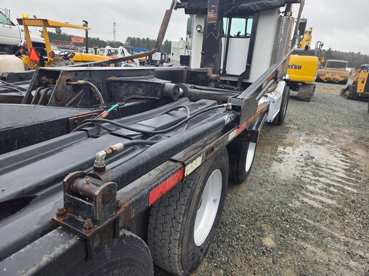 1995-peterbilt-357-image-37