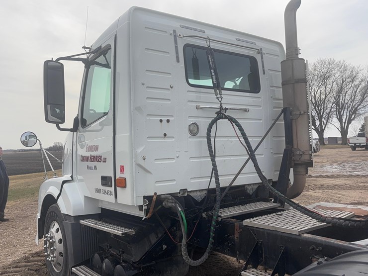 2006-volvo-vnlsemi-image-8