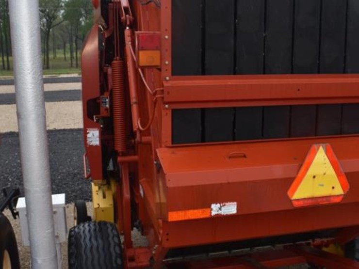 new-holland-br7090-image-7