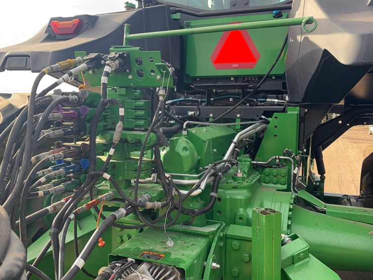 2023-john-deere-9rt-570-image-14