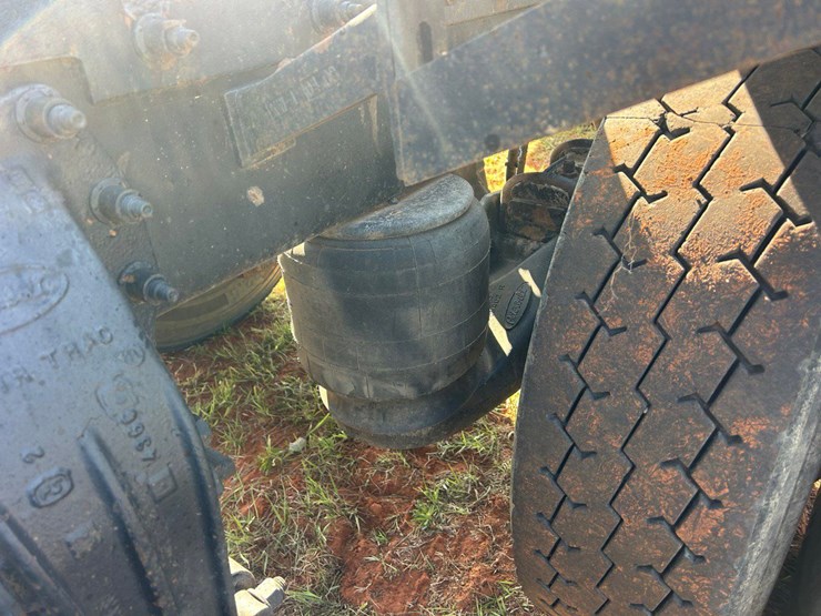 2012-peterbilt-386-image-5