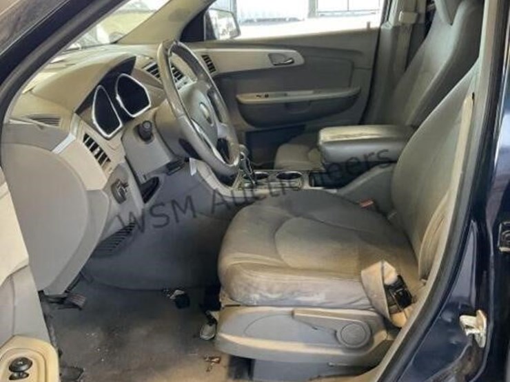 2012-chevrolet-traverse-ls-image-22