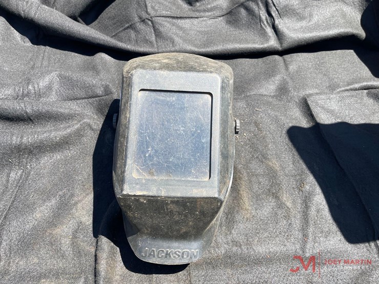 jackson-passive-welding-helmet-image-1