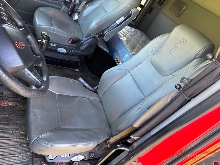 2017-kenworth-t880-image-36