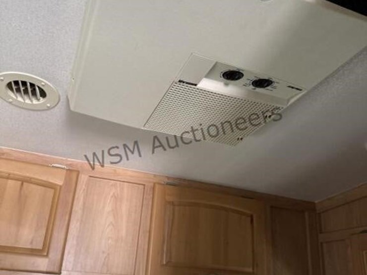 2005-thor-fury-toy-hauler-image-45