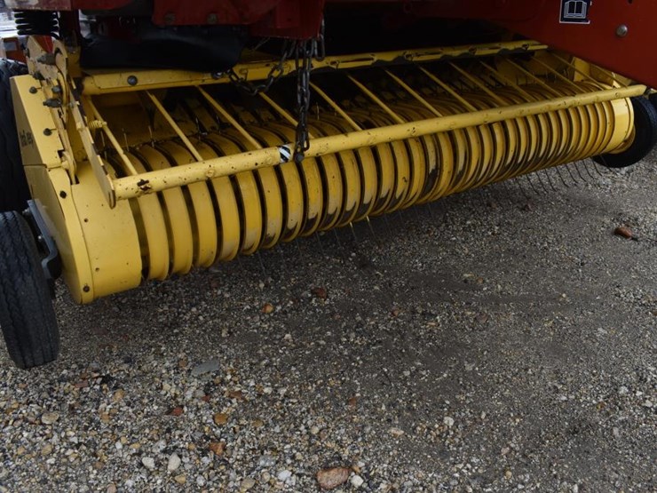 new-holland-br7090-image-4