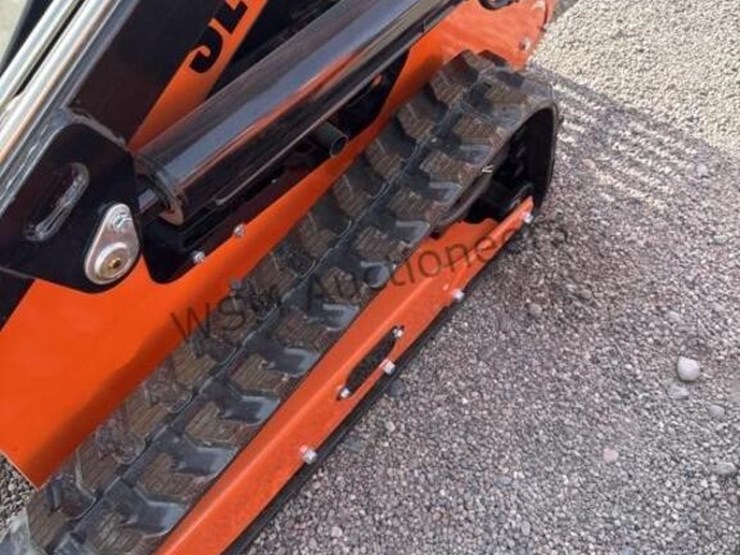 2026-sdl-36c-stand-up-skid-steer-image-7