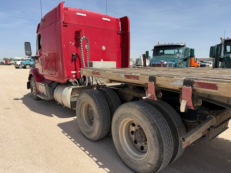 2012-peterbilt-587-image-4