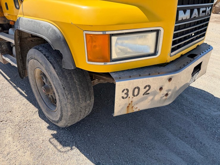 1995-mack-cl713-image-19