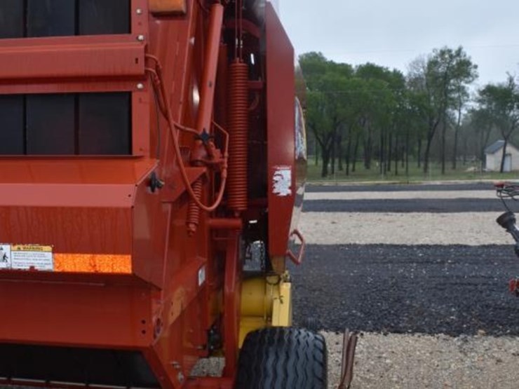 new-holland-br7090-image-11