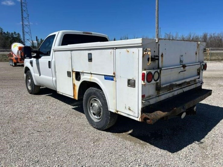 2010-ford-f250-xl-image-7