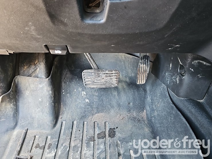 2022-chevrolet-2500hd-image-33