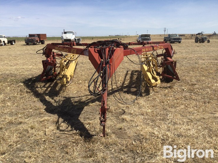 new-holland-216-image-2